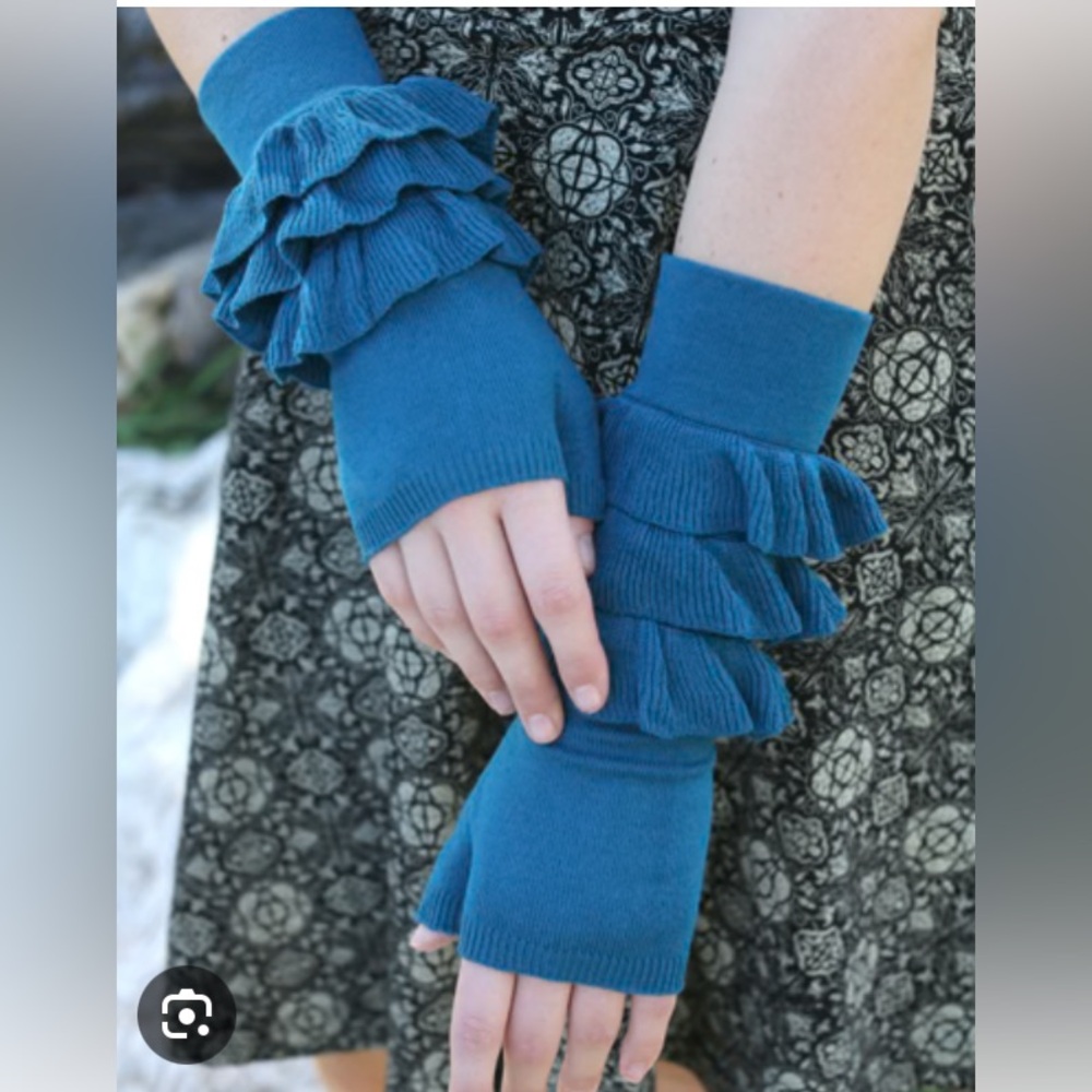 Blue Ruffled Fingerless Gloves